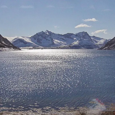 10 Person In Kaldfarnes Sifjord