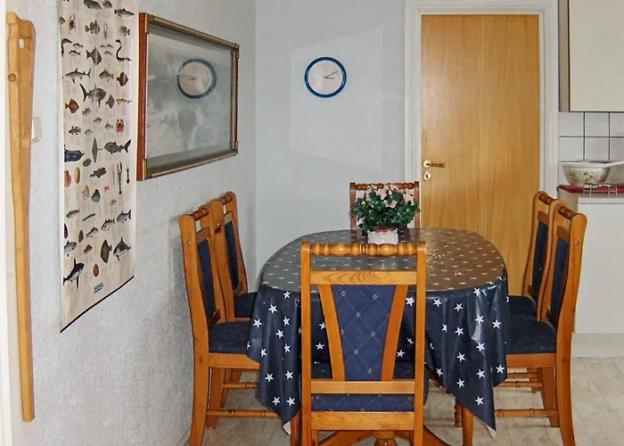 10 Person In Kaldfarnes-by Traum